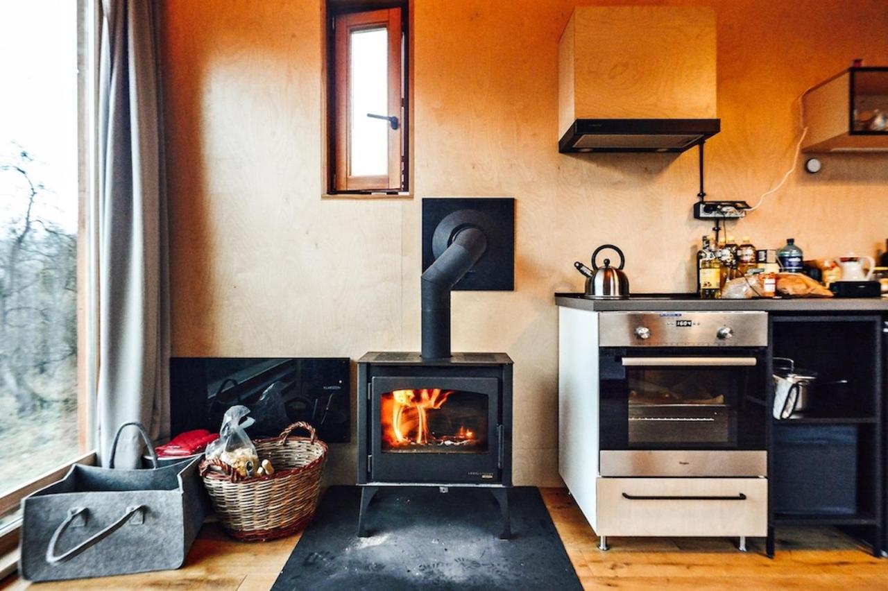 Tri Domky - Tiny Houses Depoltice エクステリア 写真
