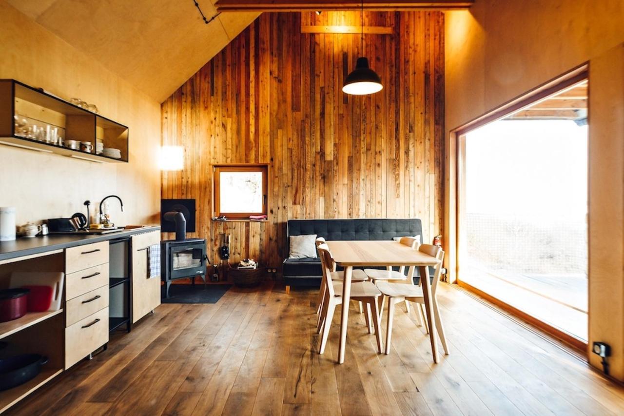 Tri Domky - Tiny Houses Depoltice エクステリア 写真