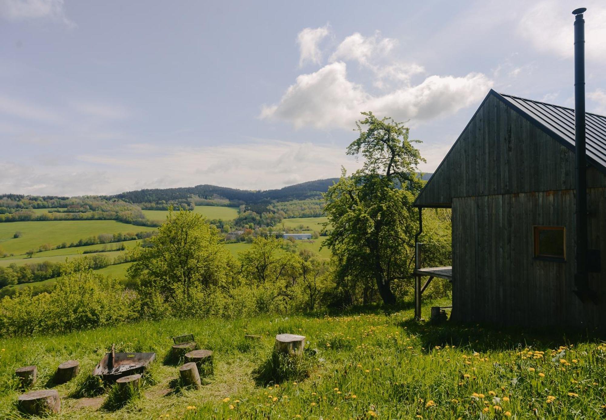Tri Domky - Tiny Houses Depoltice エクステリア 写真